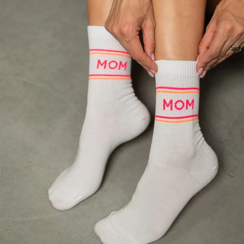 Verwöhnset „Mama-Auszeit" – Stillkissen, Kosmetiktasche & MOM Socken