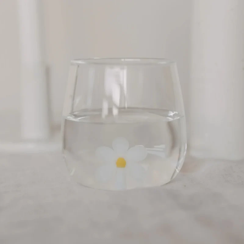Trinkglas mit 3D-Daisyfigur Motiv