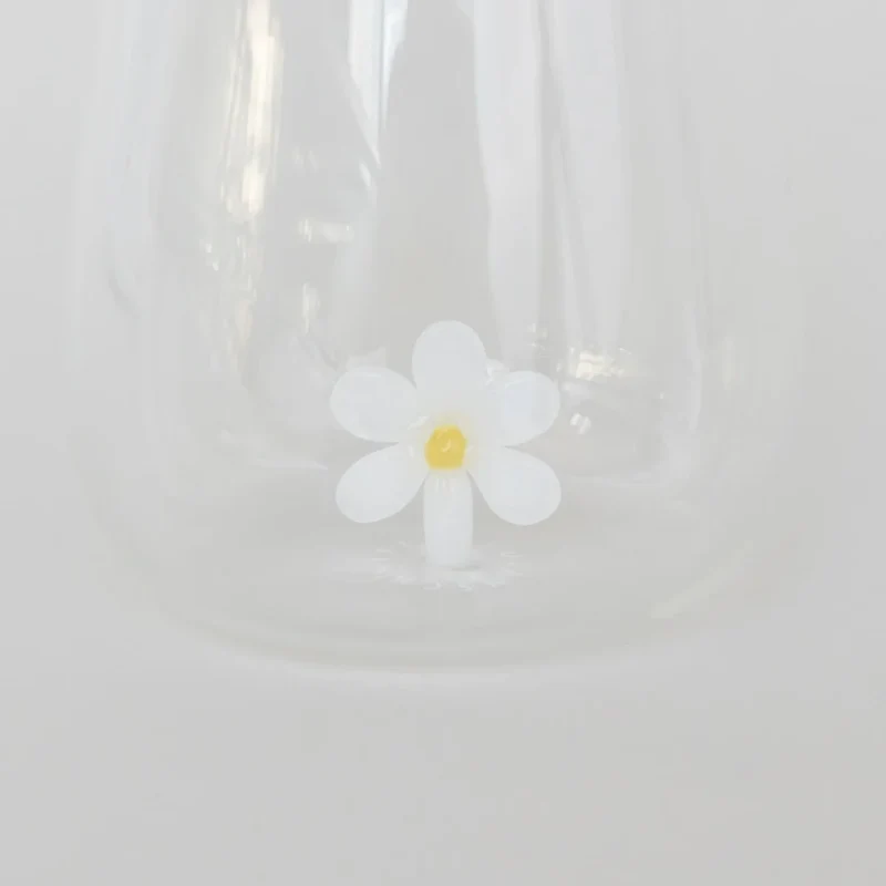 Trinkglas mit 3D-Daisyfigur Motiv