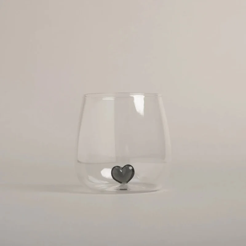 Trinkglas mit 3D-Herz schwarz – elegant
