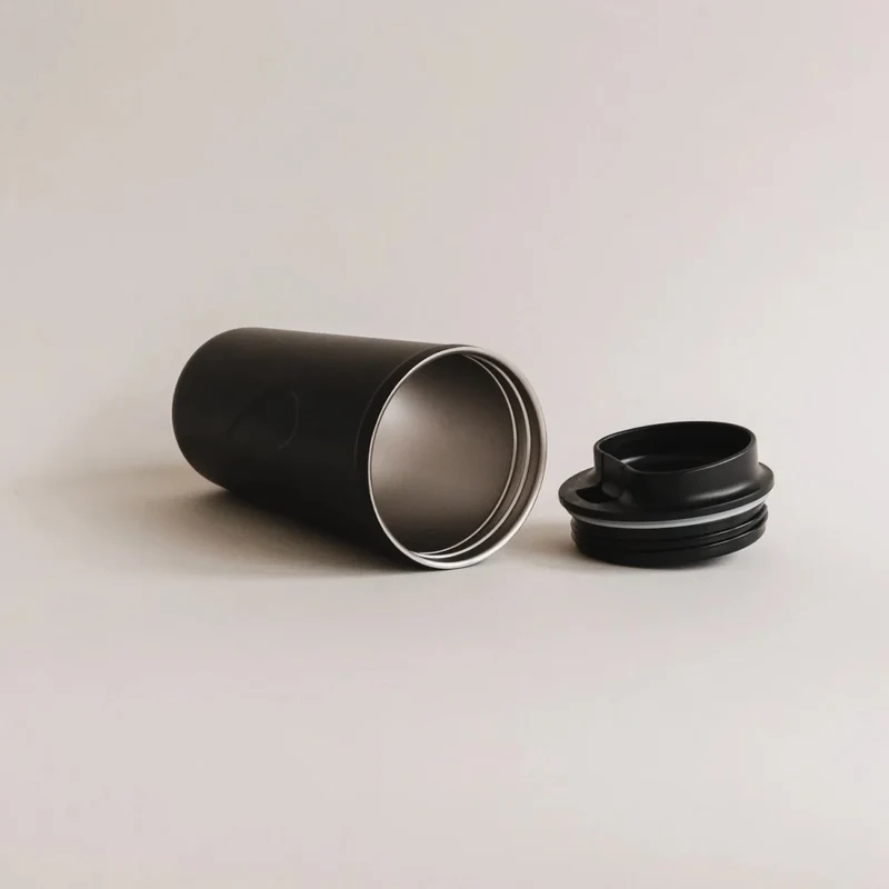 Isolierbecher Herz Schwarz – To-go Style