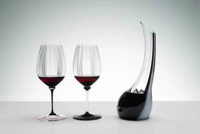 Riedel Rotweinglas Fatto A Mano Performance - Pinot Noir - Schwarze Bodenplatte - 830 ml