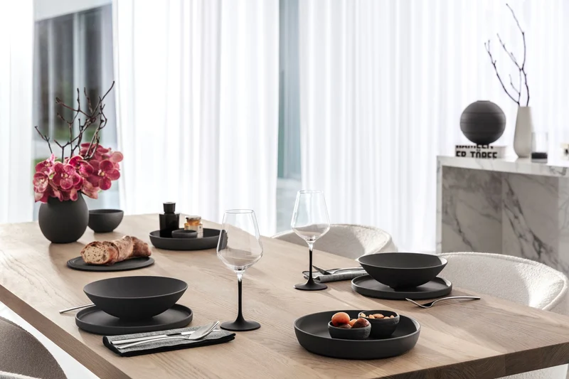 Villeroy & Boch Geschirrset La Boule Schwarz 7-teilig / 2 Personen - 2 Schalen, 2 Teller, 2 Universalplatten und 1 Servierschale