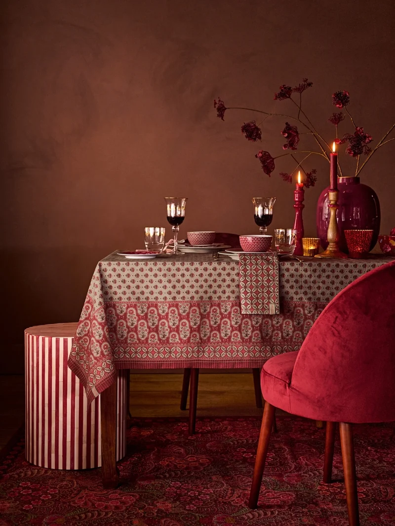 PIP STUDIO Blooming Tales Dark Red Tischdecke 150x250cm