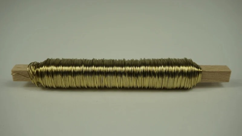Drahtkäfig D und D in Gold gefärbt