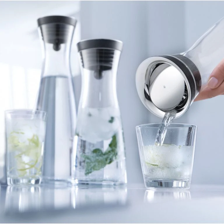 WMF Basic Wasserkaraf - Tropffrei - Schwarz / Silber - 1 Liter