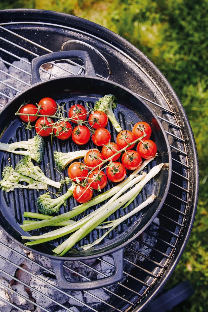 Alva Grillpfanne / Grillplatte Nori ø 28 cm + Kostenlose Ledergriffe - für alle Herdarten geeignet - emaillierte Antihaftbeschichtung