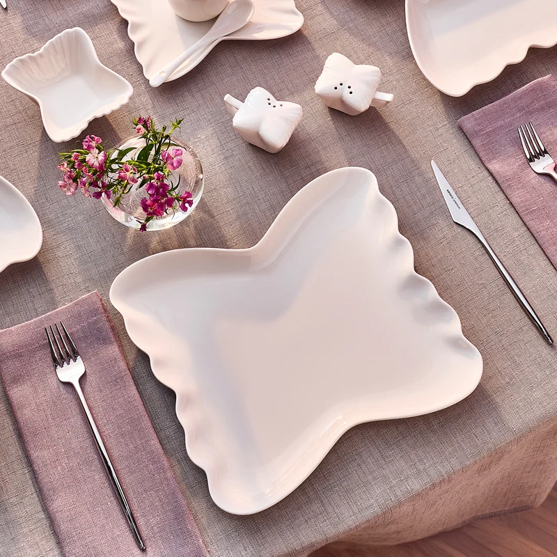 Karaca Stream Bone China Pieris 34-teiliges Servierset für 6 Personen, Weiß