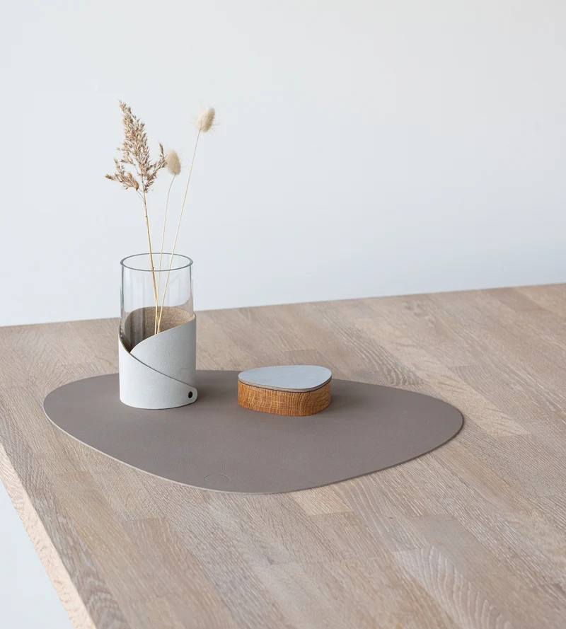 LIND DNA NUPO Tischset Curve L clay brown 37 x 44 cm