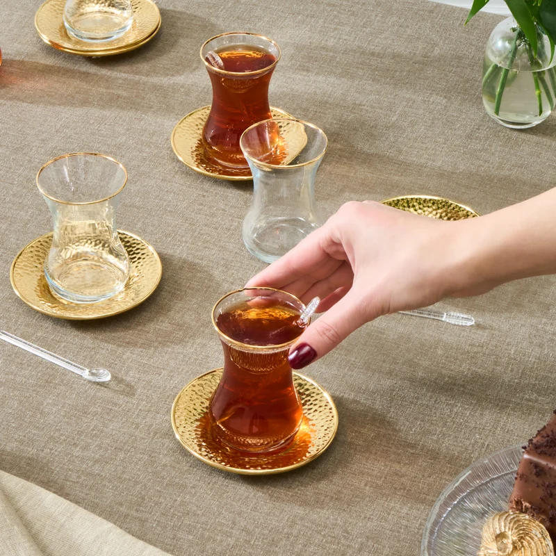 Karaca Ada Gold 18-teiliges Teeservice für 6 Personen