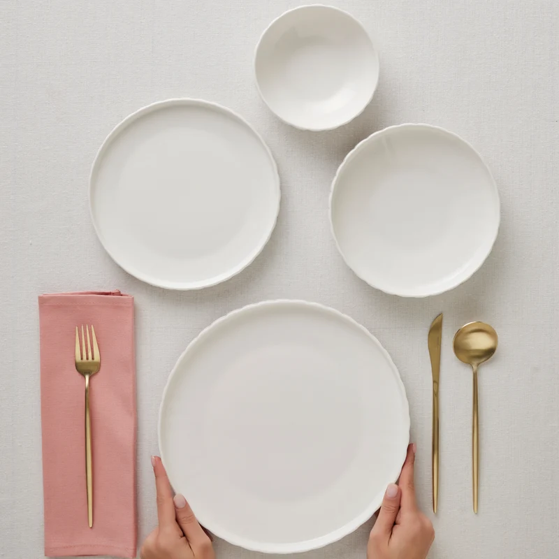 Karaca Stream Bone China Pumpkin 24-teiliges Tafelservice für 6 Personen, Weiß