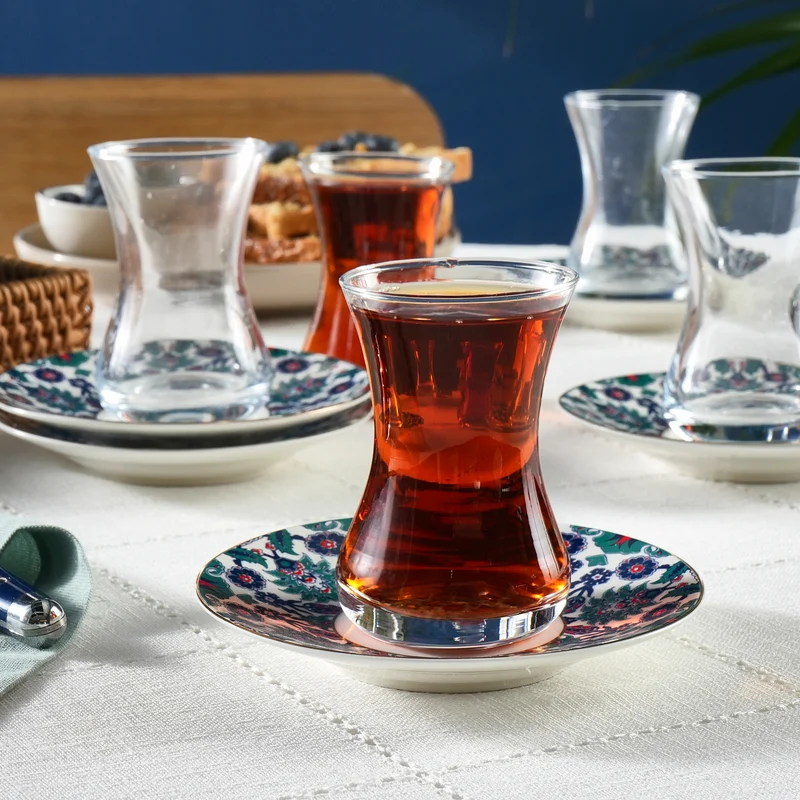 Karaca Edirne 12-teiliges Bone-China Türkisches Teeset für 6 Personen, 130 ml, Mehrfarbig
