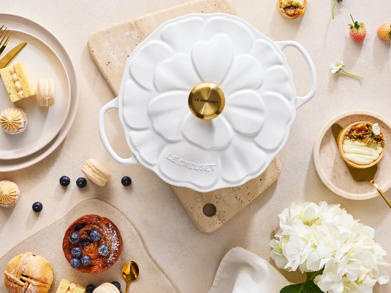 Le Creuset Bräter Blume Signature rund weiß 26cm