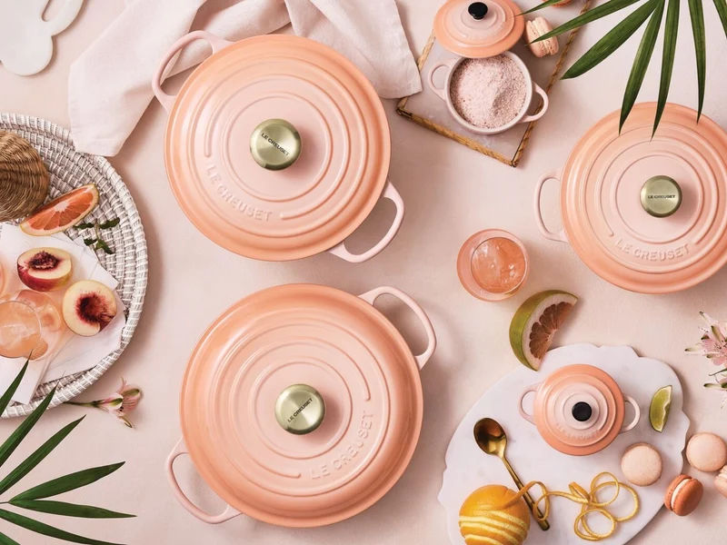 Le Creuset Bräter Signature rund mit Goldknopf pêche 24cm