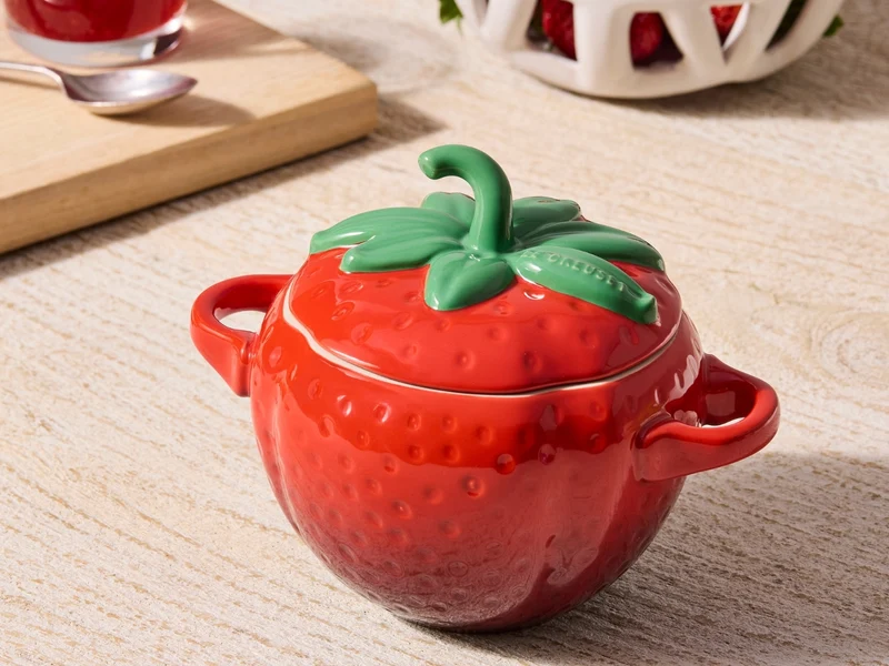 Le Creuset Mini-Cocotte Erdbeere rund kirschrot