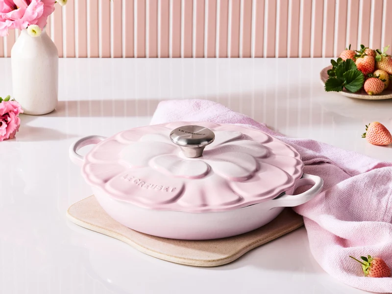 Le Creuset Signature Gourmet-Profitopf Blume shell pink 26cm