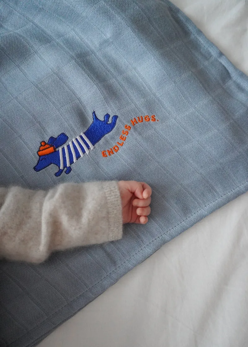 Großes Bambus Spucktuch mit blauen Dachshund