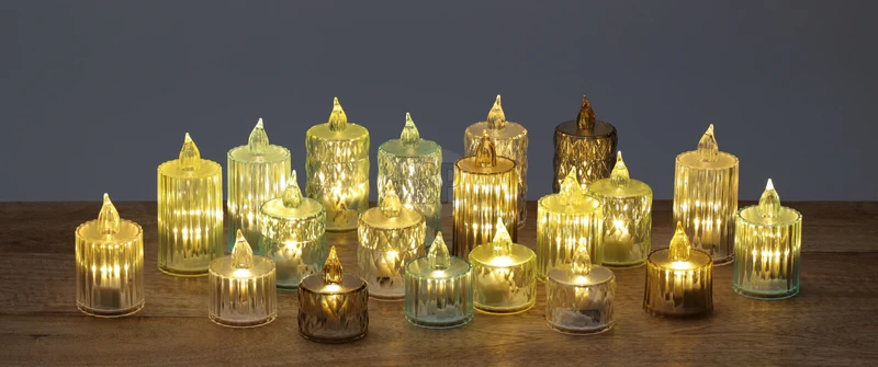 SET/3 KAARSJE MET LED STREEP DESIGN D3,8 H5/6,5/8CM 4 ASSORTIE KLEUR INCL 3xLR1130 BATTERIJEN