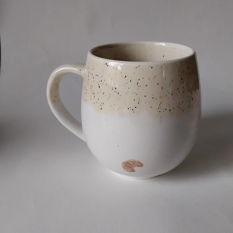 Tasse/Becher mit Henkel beige Konfetti