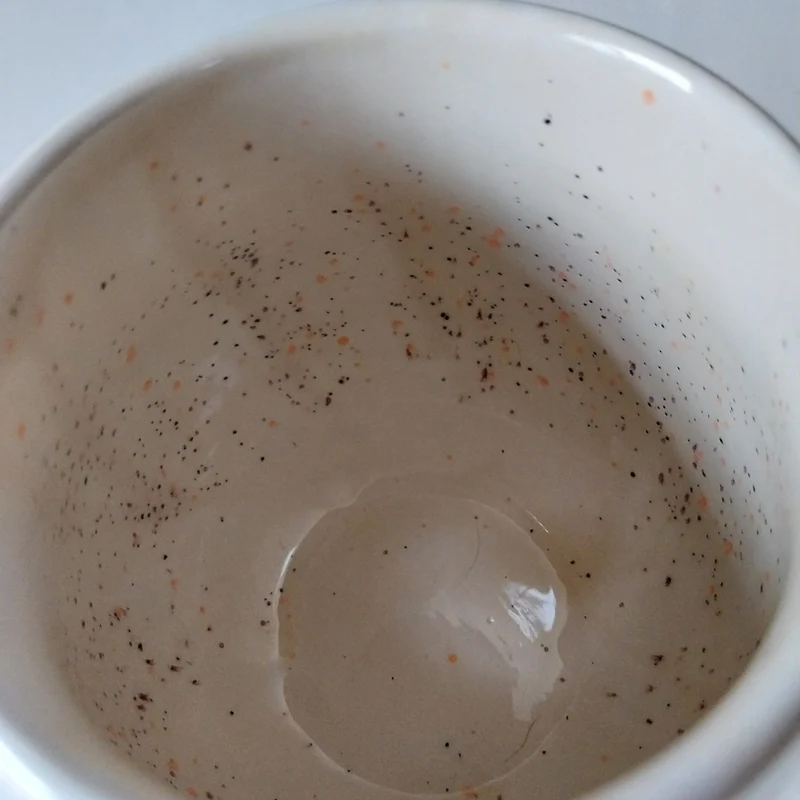 Tasse/Becher mit Henkel beige Konfetti