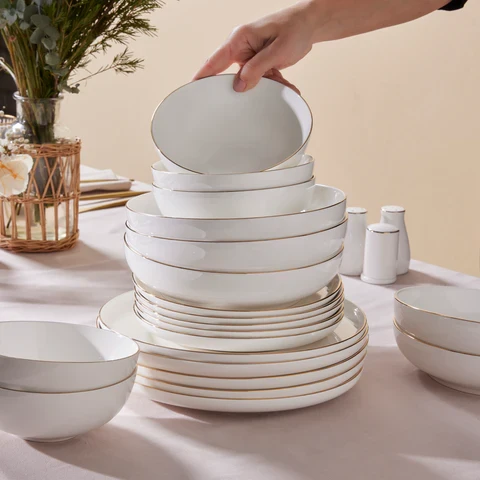 Karaca Stream Bone China Favaro 53-teiliges Tafelservice für 12 Personen, Gold