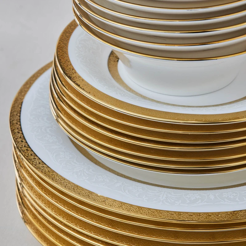 Karaca Royal Bone China Victoria 55-teiliges Tafelservice für 12 Personen, Gold