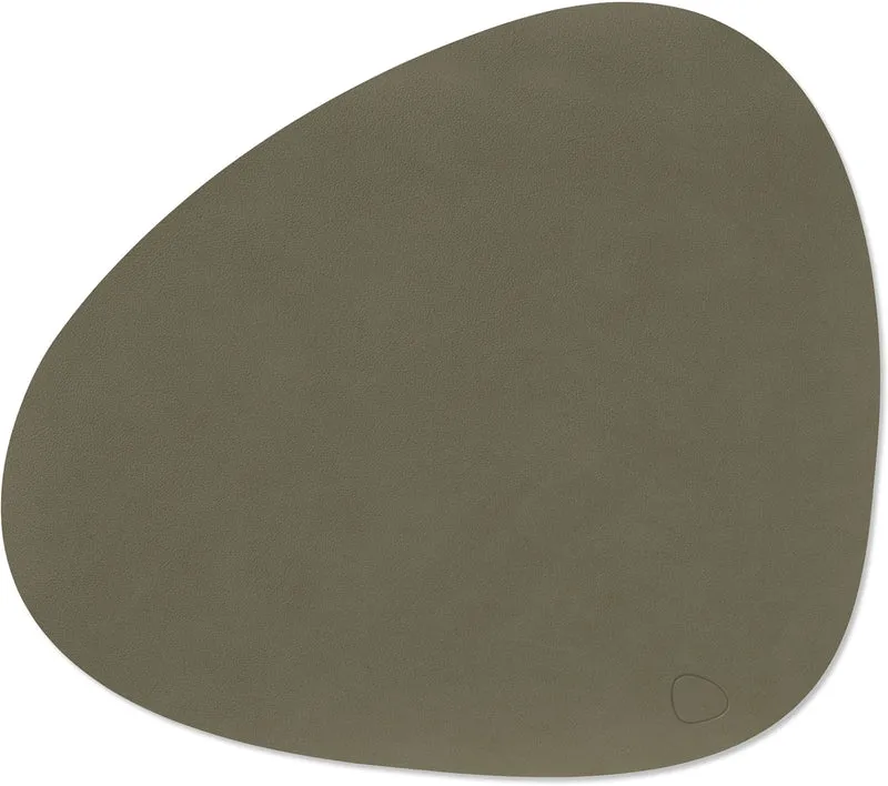 LIND DNA Tischsets Nupo - Leder - Armeegrün - Curved - 44 x 37 cm - 2 Stück