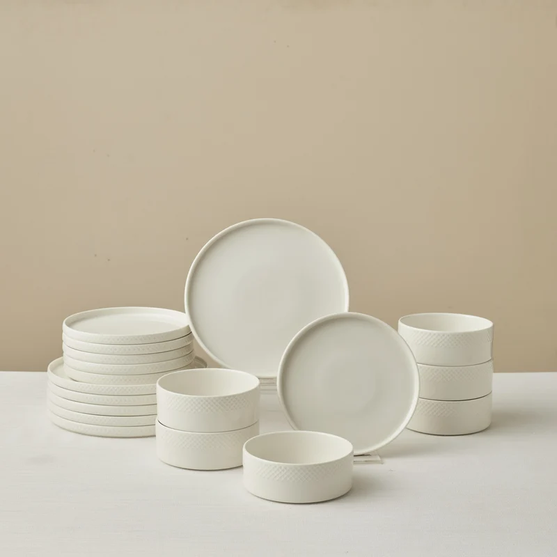 Karaca Salvare Diamond 18-teiliges Bone China-Geschirrset für 6 Personen, weiß