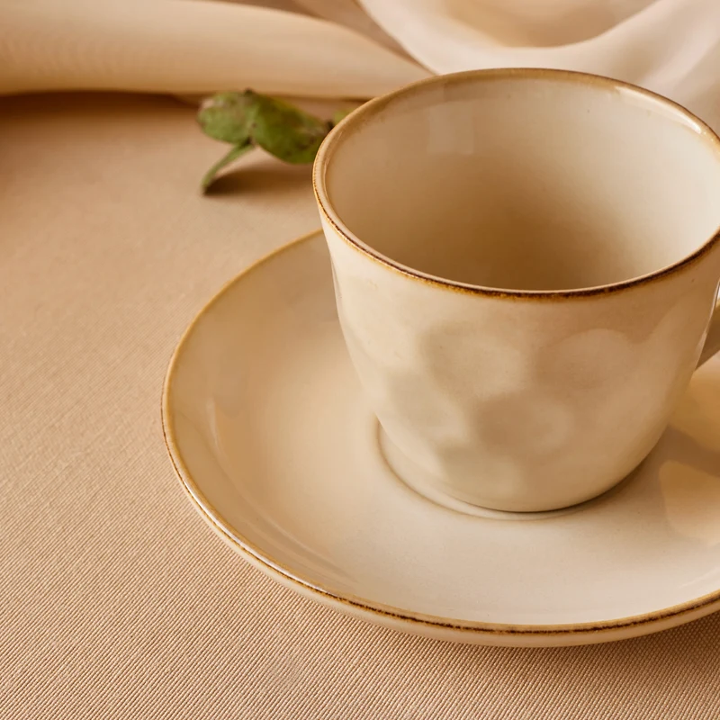 Karaca Aria Teetasse mit Untertasse mit Reaktivglasur, 230 ml, Beige