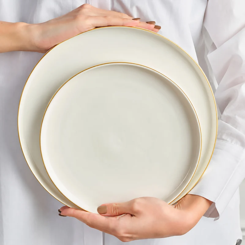 Karaca Stream Bone China Sunset 53-teiliges Servierset für 12 Personen, Gold