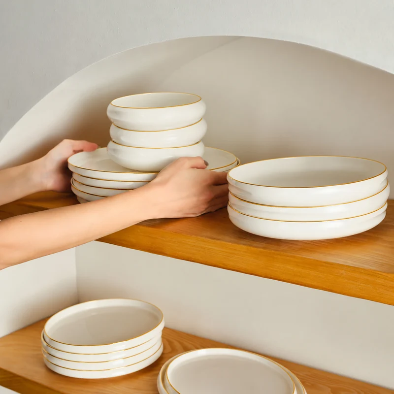 Karaca Stream Bone China Sunset 53-teiliges Servierset für 12 Personen, Gold
