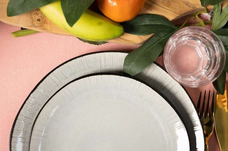 Cookinglife Geschirrset Nola Warm Grey - 18-teilig / 6 Personen - 6 Speiseteller, 6 Frühstücksteller und 6 Schalen