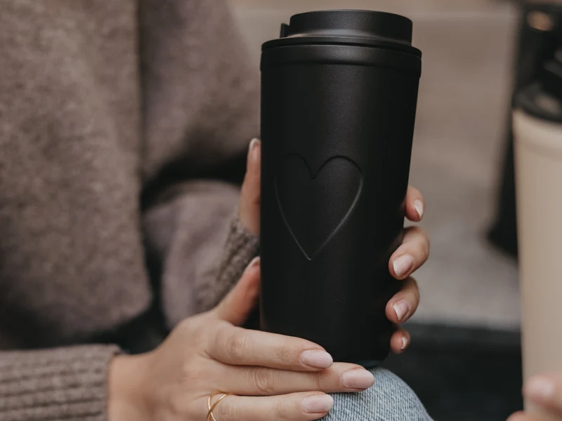 Eulenschnitt To-Go Becher Herz schwarz 0,54l