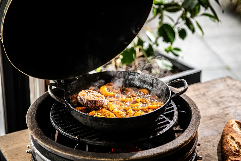 Forged Bratpfanne Carbonstahl mit zwei Griffen Ø 24 cm – geeignet für alle Wärmequellen – geeignet für BBQ