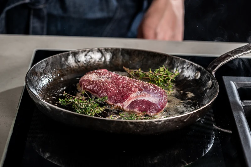 Forged Bratpfanne Carbonstahl Ø 24 cm – geeignet für alle Wärmequellen – geeignet für BBQ