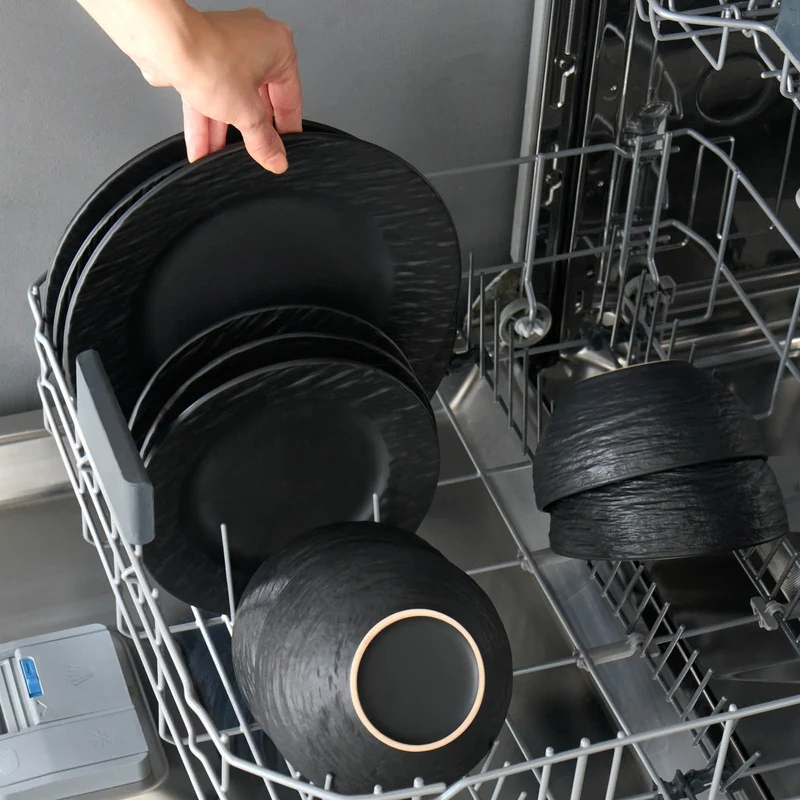 Karaca Solem Embossed 18-teiliges Steinzeug-Tafelservice für 6 Personen, Schwarz