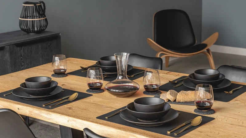 Studio Tavola Geschirrset Black Tie - 18-teilig / 6 Personen - 6 Frühstücks-/Dessertteller, 6 tiefe Teller und 6 Essteller