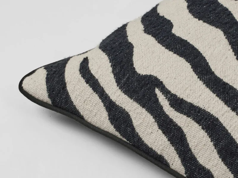 Broste Copenhagen Zebra Kissenbezug black/light beige 50x50cm