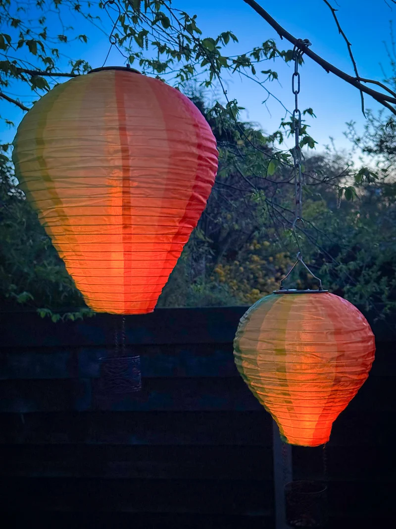 HEISSLUFTBALLON NYLON SOLAR 22LED MIT FLAMMENEFFEKT 29X58CM MULTI