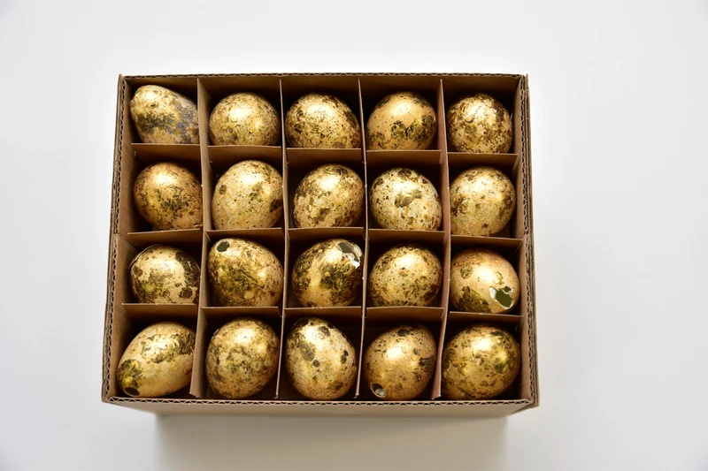 Schachtel mit 60 Wachteleiern Gold
