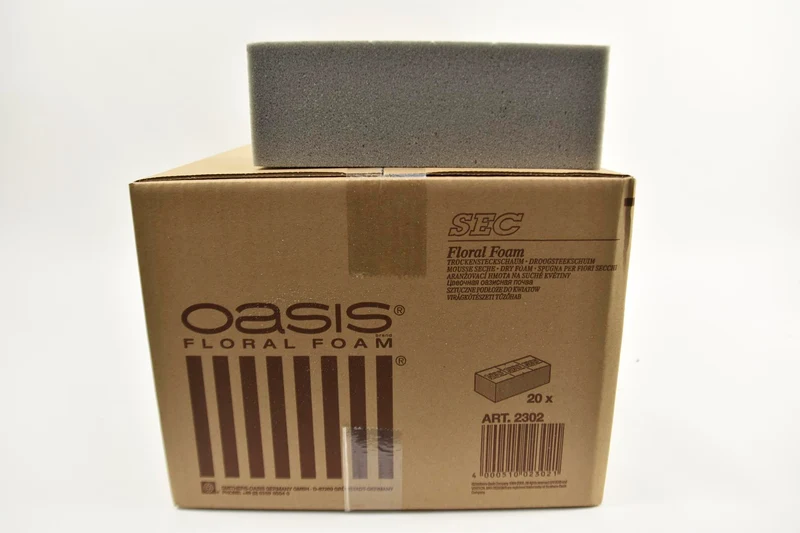 Box mit 20 Blöcken Styropor Oasis für trockene und Seidenblumen.