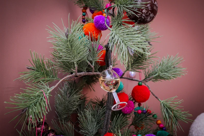 Weihnachtskugel Weißwein weiß 4x4x8cm