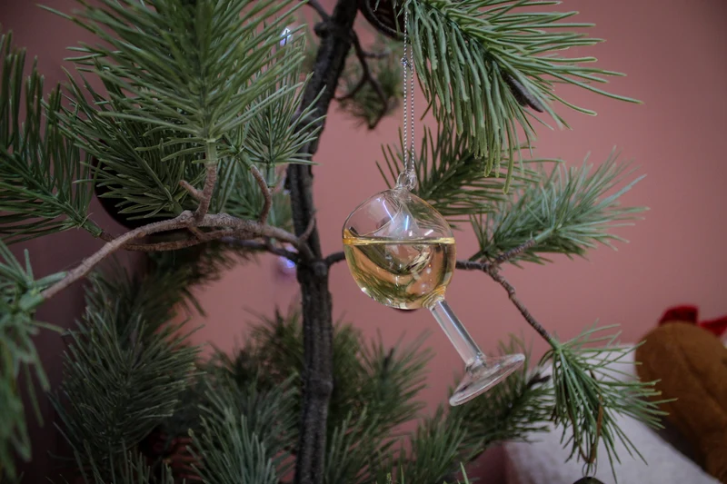 Weihnachtskugel Weißwein weiß 4x4x8cm