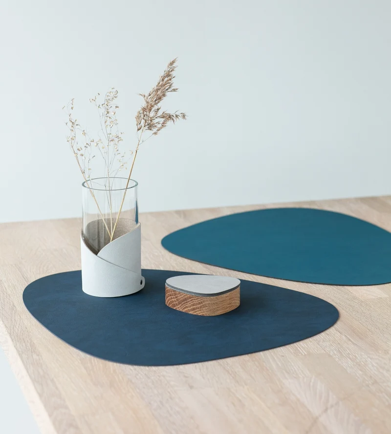 LIND DNA DOUBLE Tischset Curve midnight blue/petrol 37x44cm