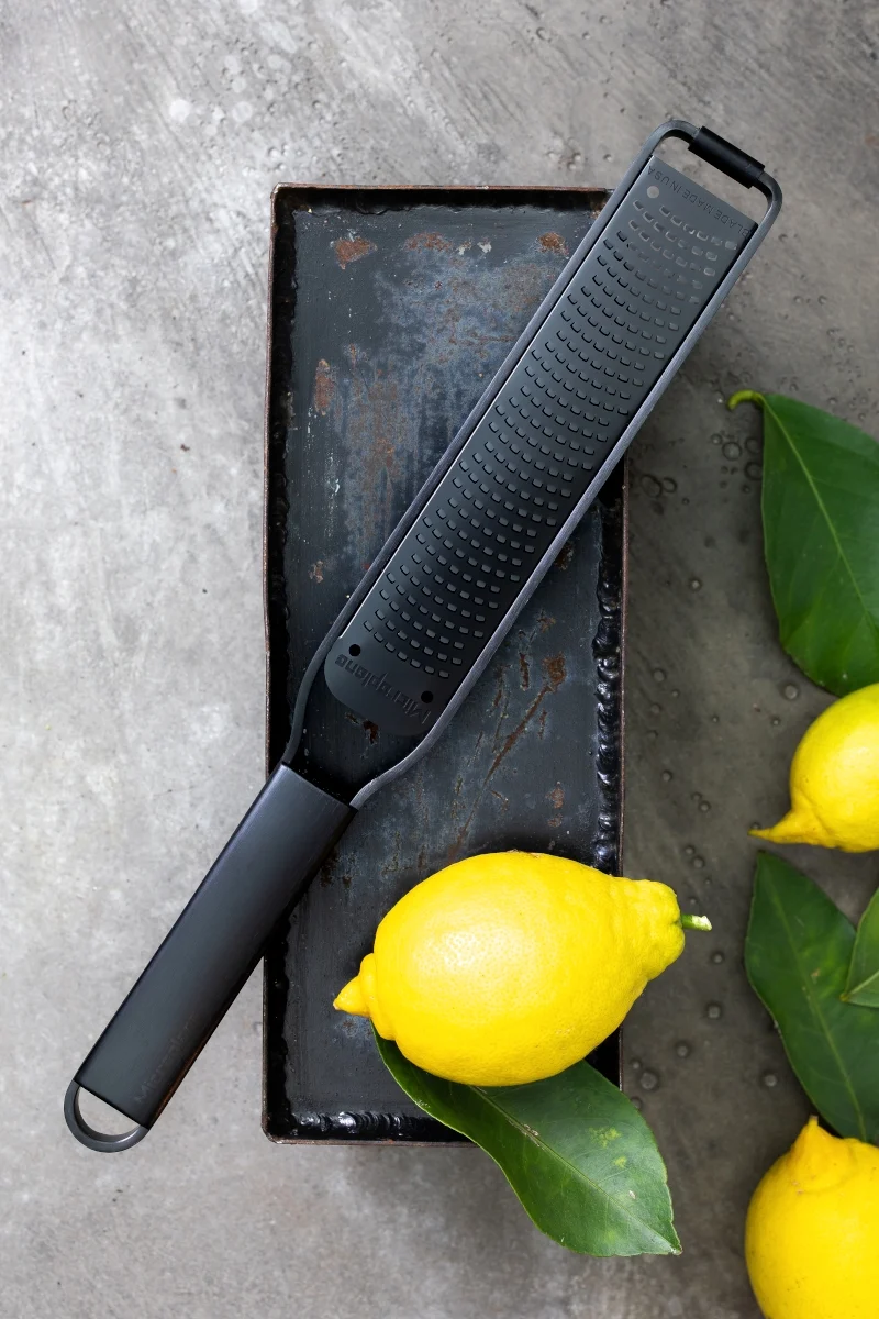 Microplane Black Sheep Serie Zester Reibe schwarz