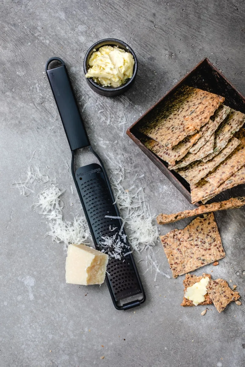 Microplane Black Sheep Serie Zester Reibe schwarz