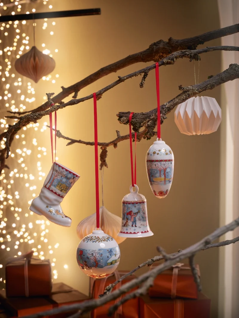 Hutschenreuther Sammelserie 2022 Porzellanglocke 12cm Weihnachtsa.