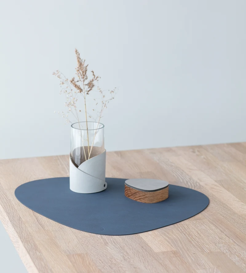 LIND DNA NUPO Tischset Curve L dark blue 37 x 44 cm