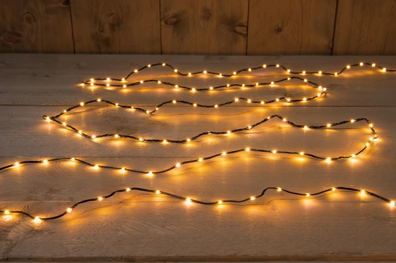 DRAHTBELEUCHTUNG SCHWARZ 200L/6M LED CLASSIC- 4M STARTERKABEL