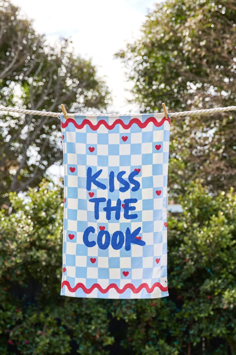 Dock & Bay Geschirrhandtuch Kiss The Cook 75x45cm